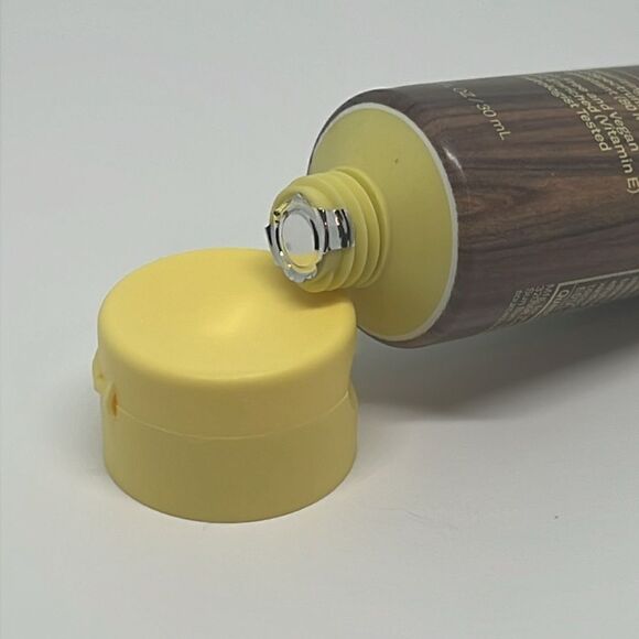 $8🌟 Sun Bum Premium Moisturizing Sunscreen Lotion Broad Spectrum SPF 30 - Picture 4 of 4